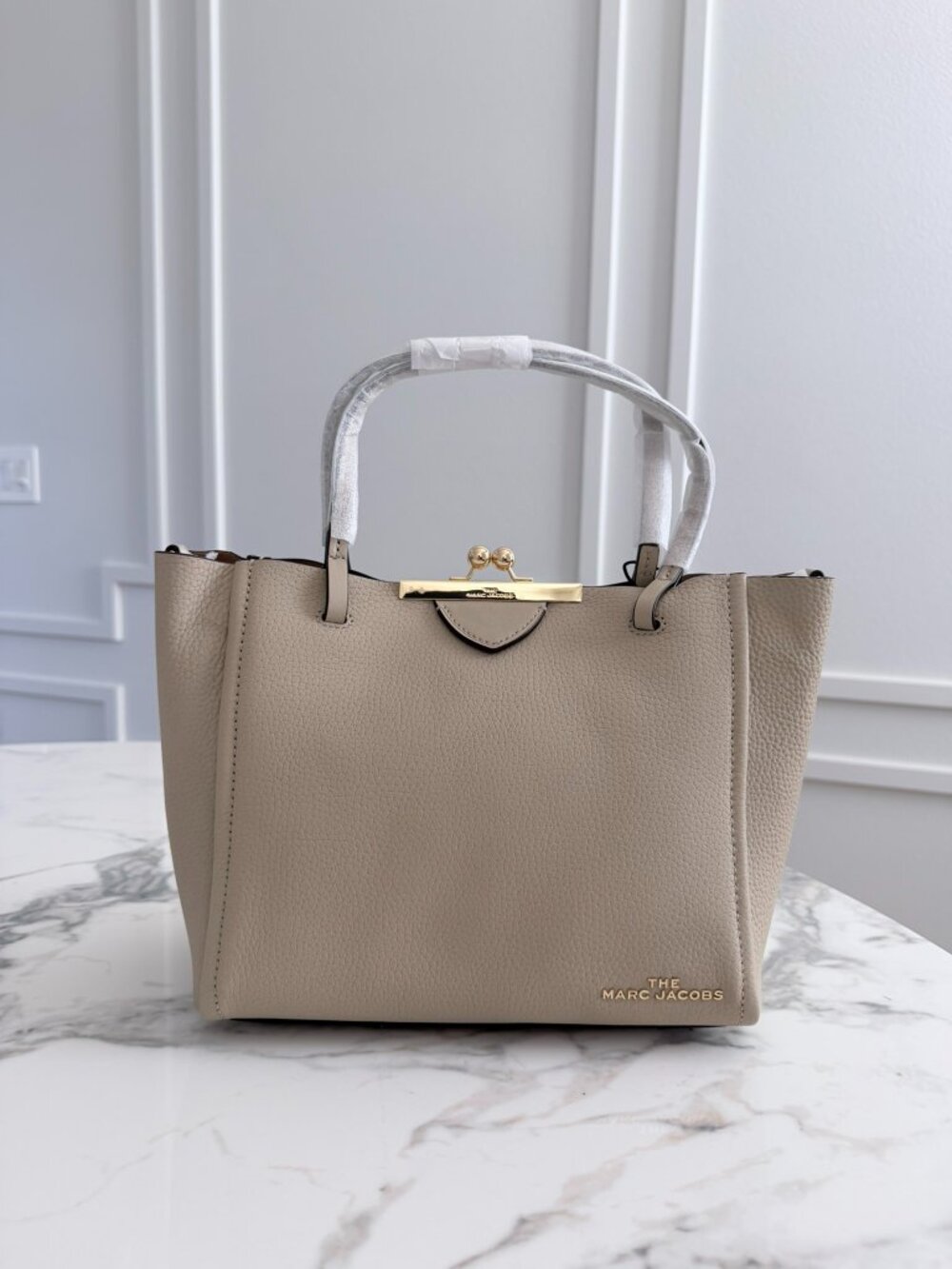 NWT - Marc Jacobs The Kiss Lock tote bag - Khaki💚🤎